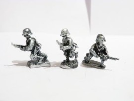 20/H02 - Infantry Advancing