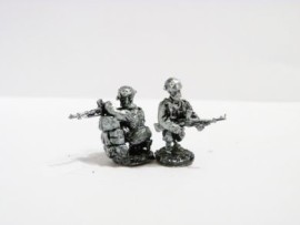 20/BP04 - Paratroopers with Bren in Helmet