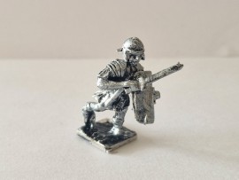 HIN/AR29 Roman Legionary charging with sword.