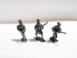 20/FF02 - Partizans Advancing with Rifle