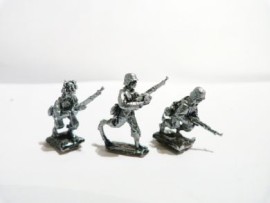 20/G03 - Infantry Advancing