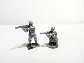 20/BP02 - Paratroopers Firing in Helmet