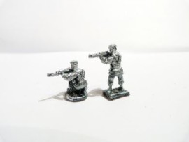 20/BP08 - Paratroopers Firing in Beret