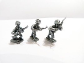 20/AP02 - Paratroopers Advancing