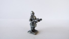 HIN/RH18 - Man-at-Arms with Crossbow.
